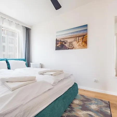 Ii Jastrzebia Gora, Sun & Snow